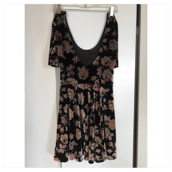 UO | Kimchi Blue - Velvet Floral Skater Dress - Picture 3 of 4